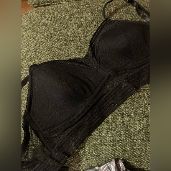 Low-Back Wireless Lifting Lace Bra - Size 34DD(E) - Picture 4 of 4